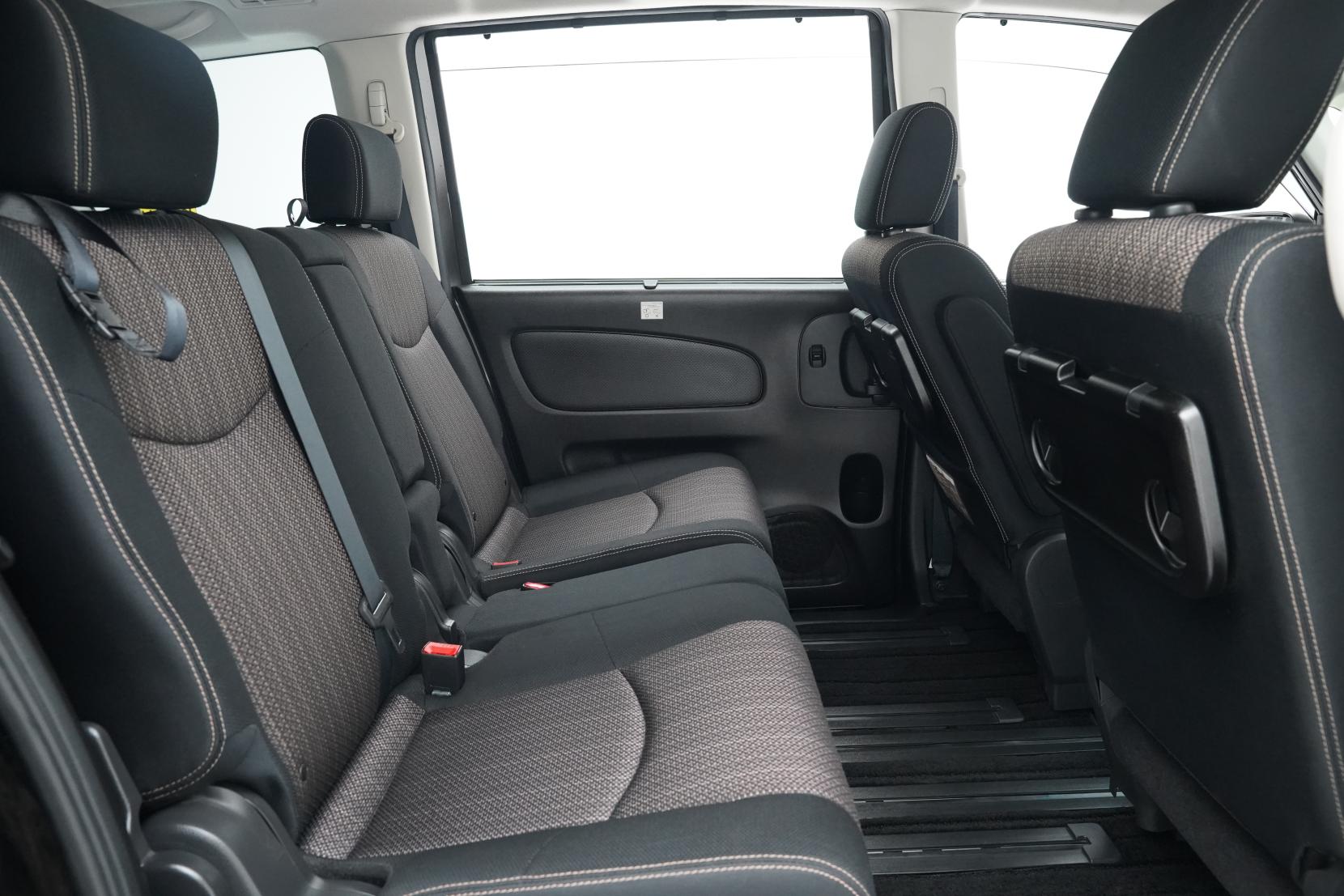Nissan Serena (1991 – present) Hybrid Highway Star V