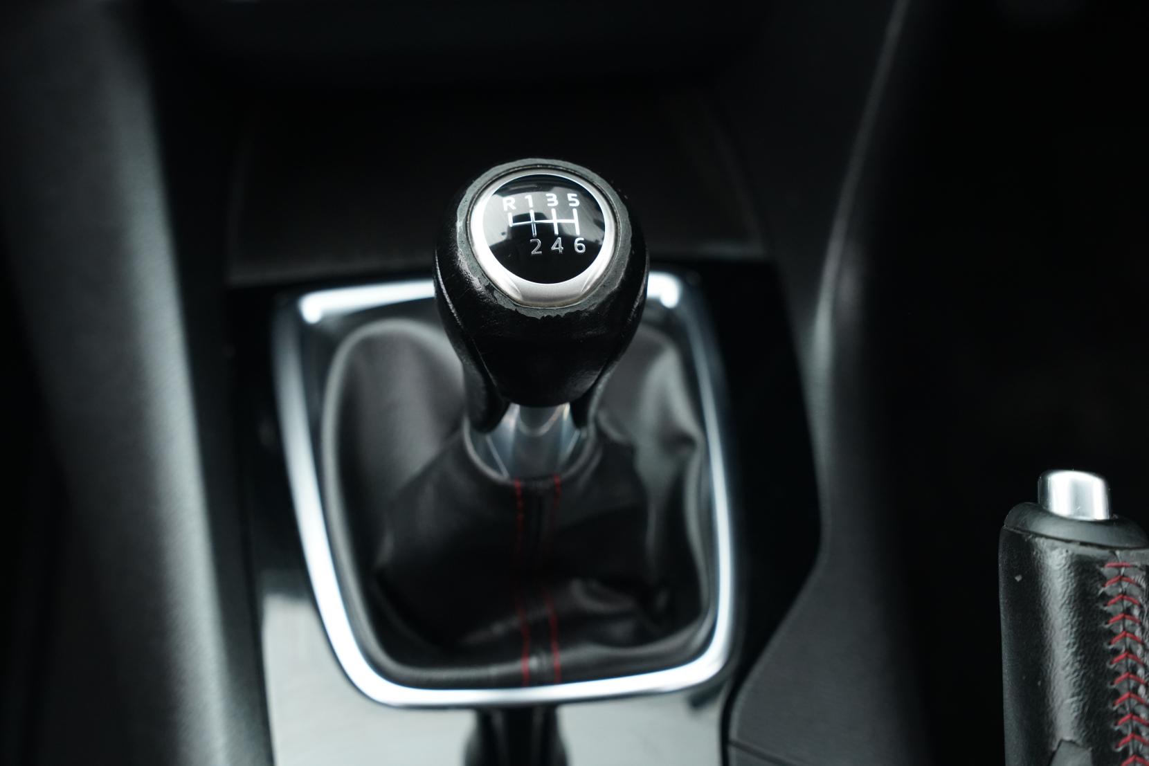 Mazda Axela 2.0 SPORT 20S TOURING