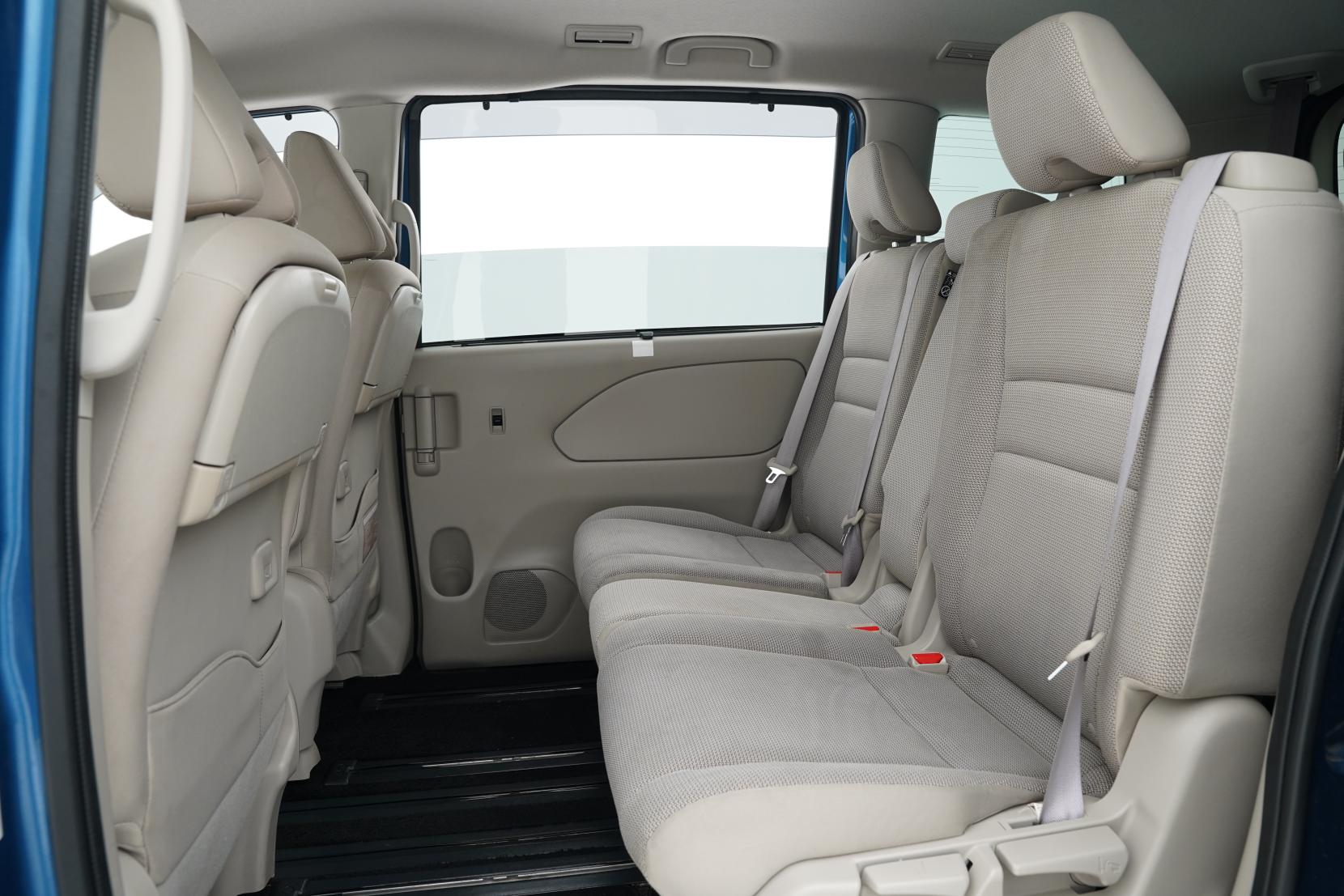 Nissan Serena (1991 – present) 2.0 Hybrid 20X V Selection