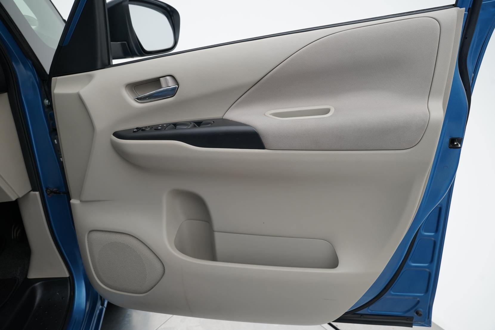 Nissan Serena (1991 – present) 2.0 Hybrid 20X V Selection