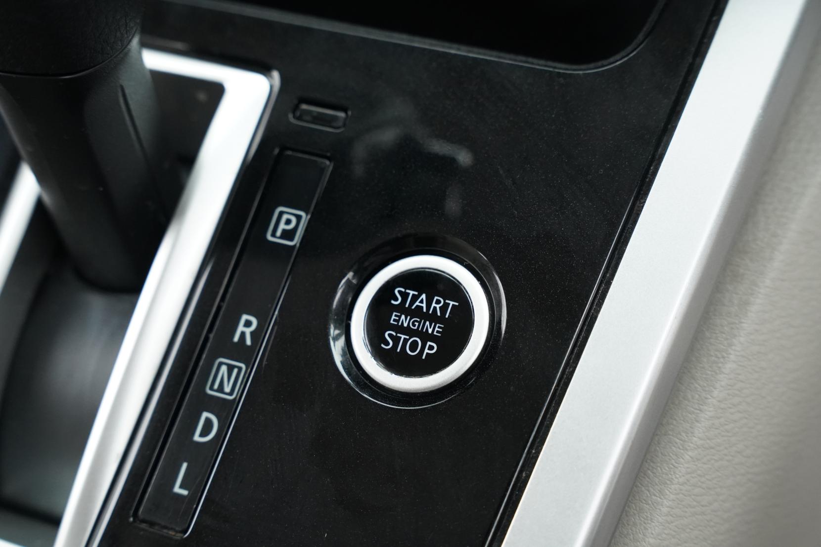 Nissan Serena (1991 – present) 2.0 Hybrid 20X V Selection