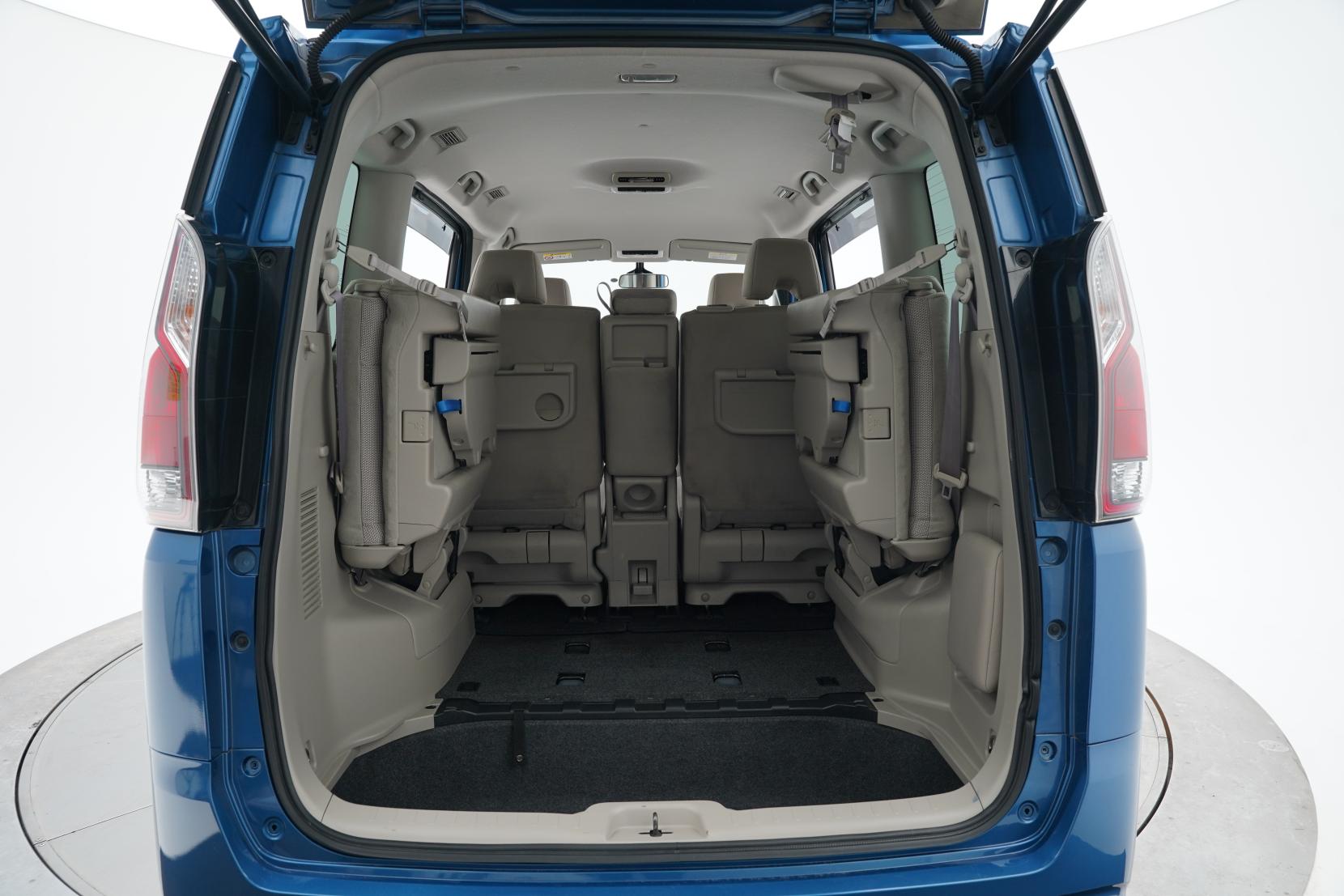 Nissan Serena (1991 – present) 2.0 Hybrid 20X V Selection