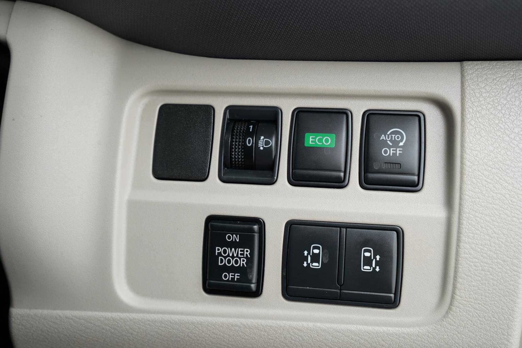 Nissan Serena (1991 – present) 2.0 Hybrid 20X V Selection