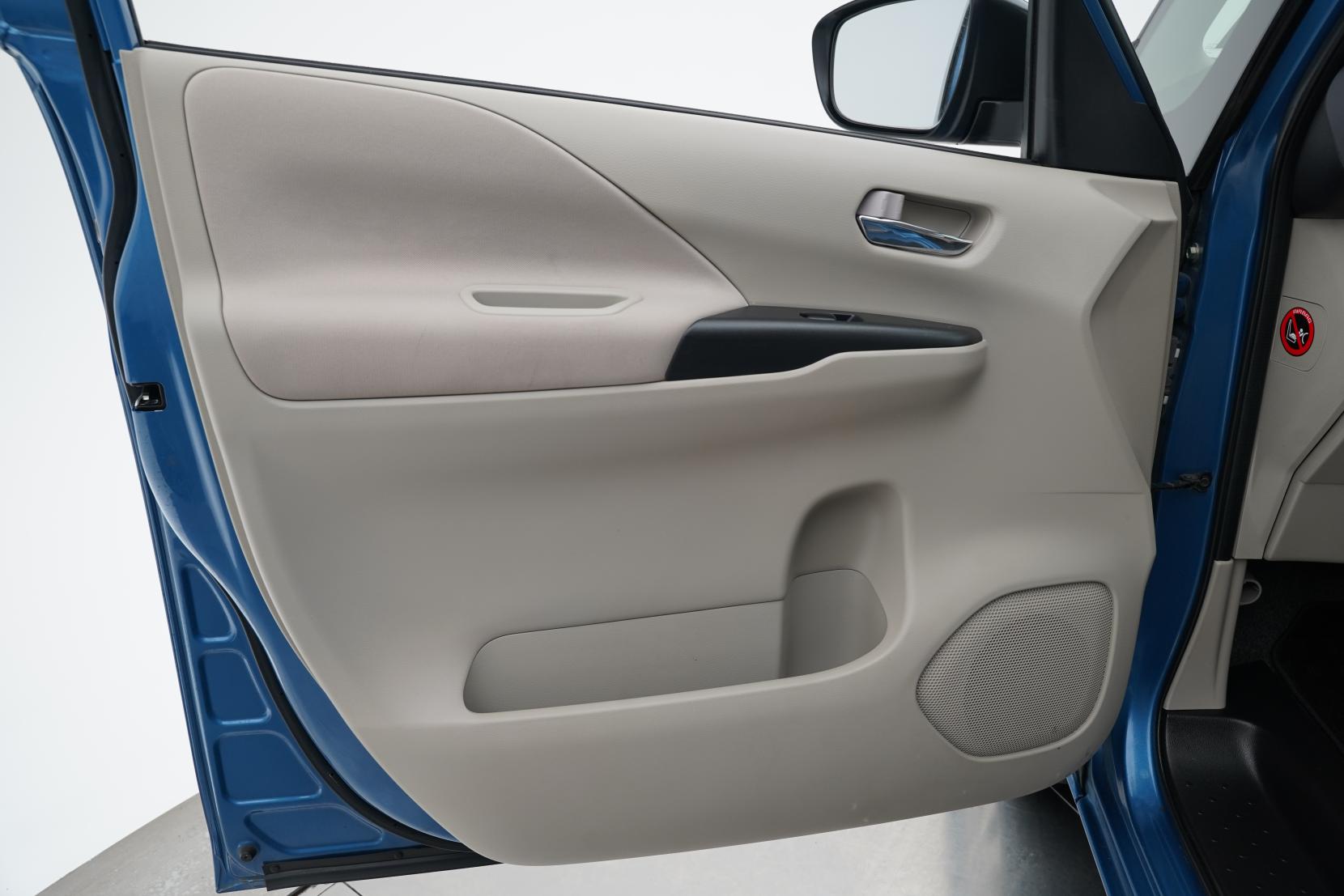 Nissan Serena (1991 – present) 2.0 Hybrid 20X V Selection