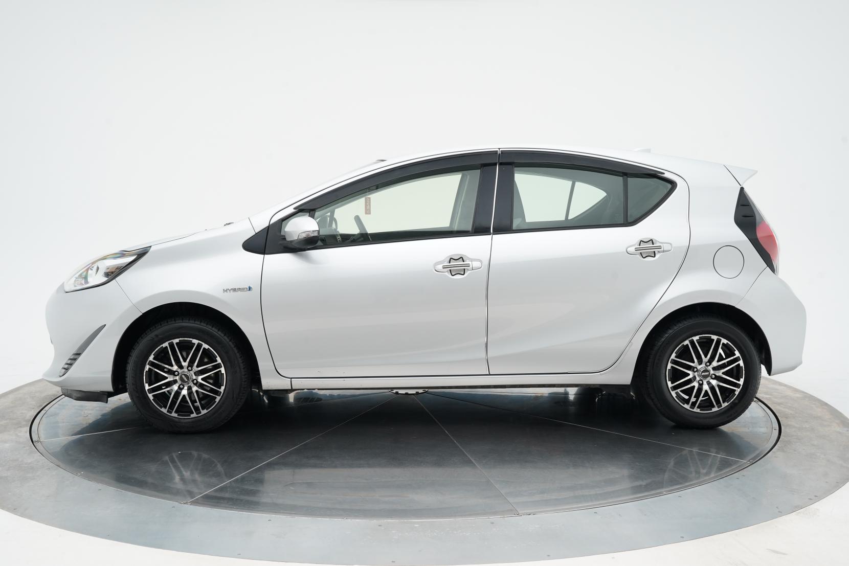 Toyota Aqua 1.5 HYBRID