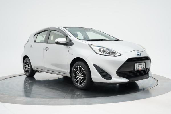 Toyota Aqua 1.5 HYBRID