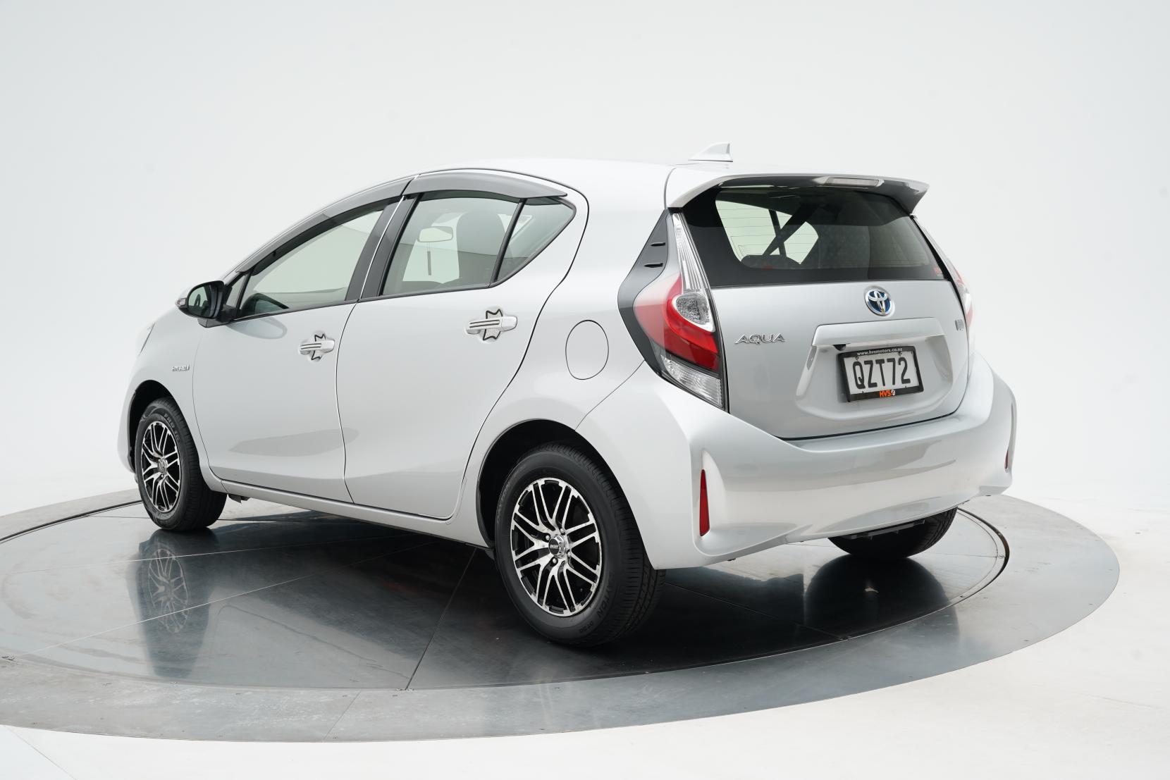 Toyota Aqua 1.5 HYBRID