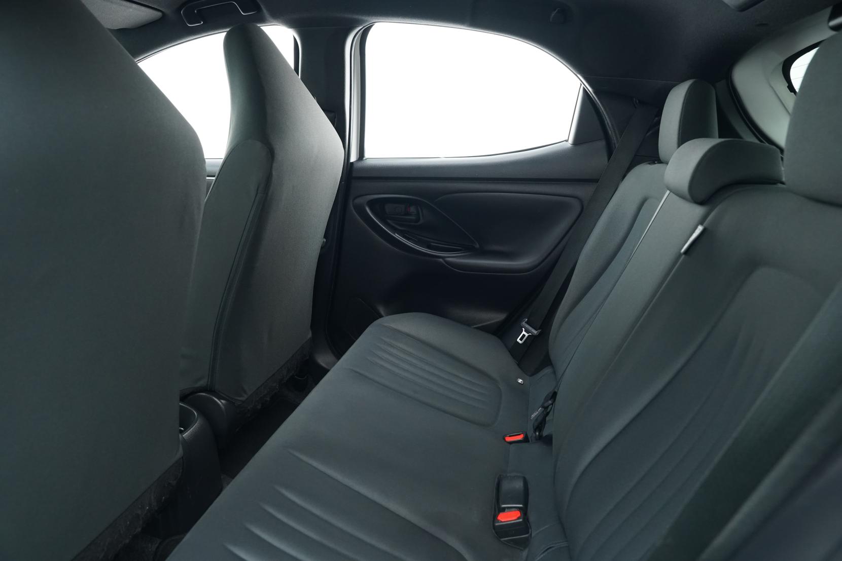 Toyota Yaris Hybrid X