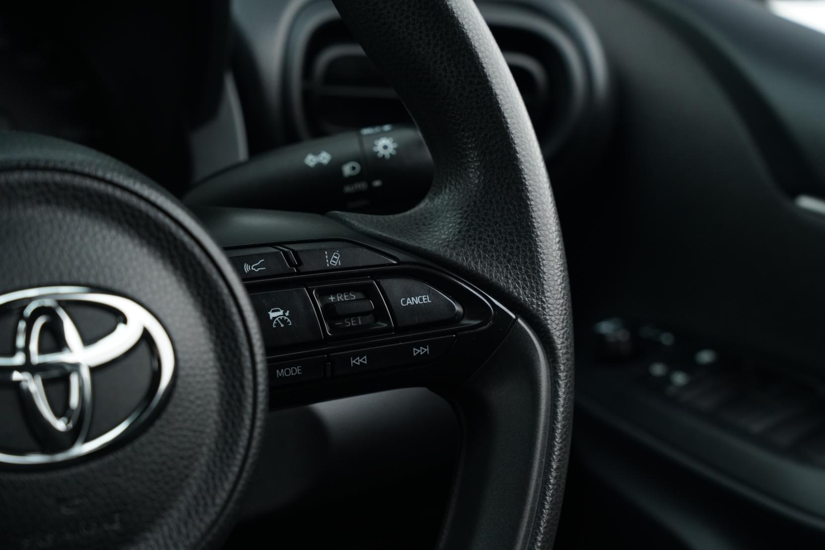 Toyota Yaris Hybrid X
