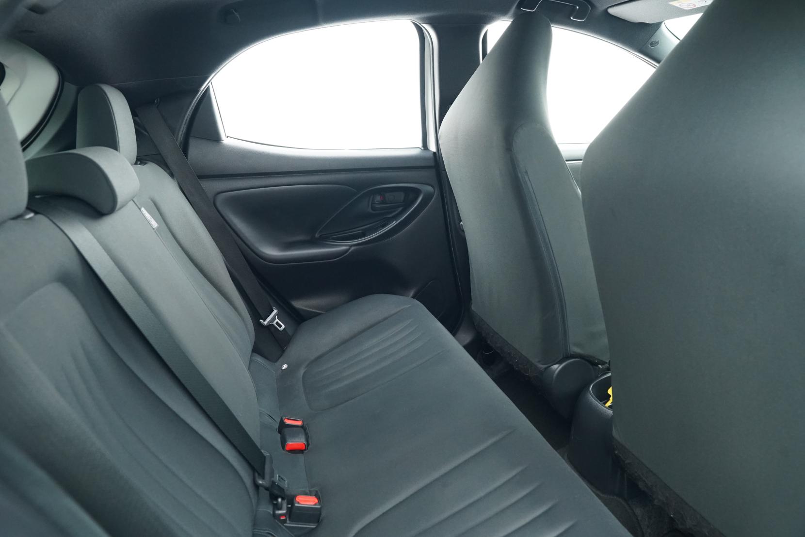 Toyota Yaris Hybrid X