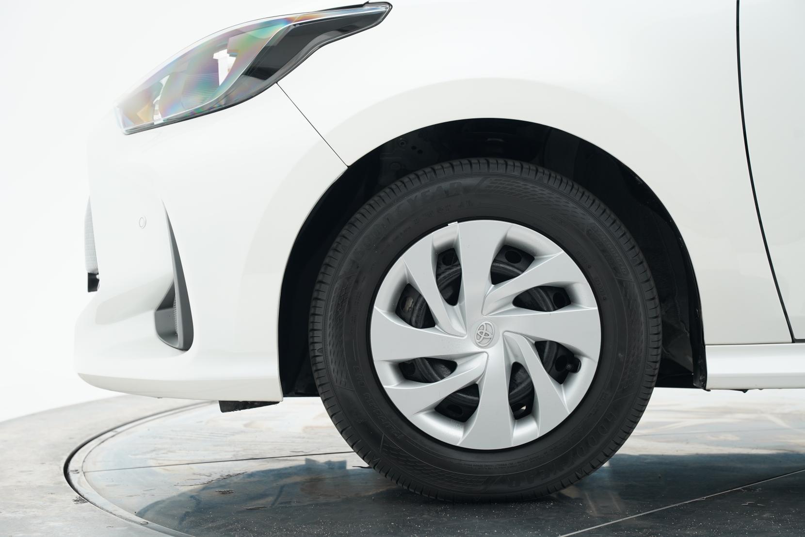 Toyota Yaris Hybrid X