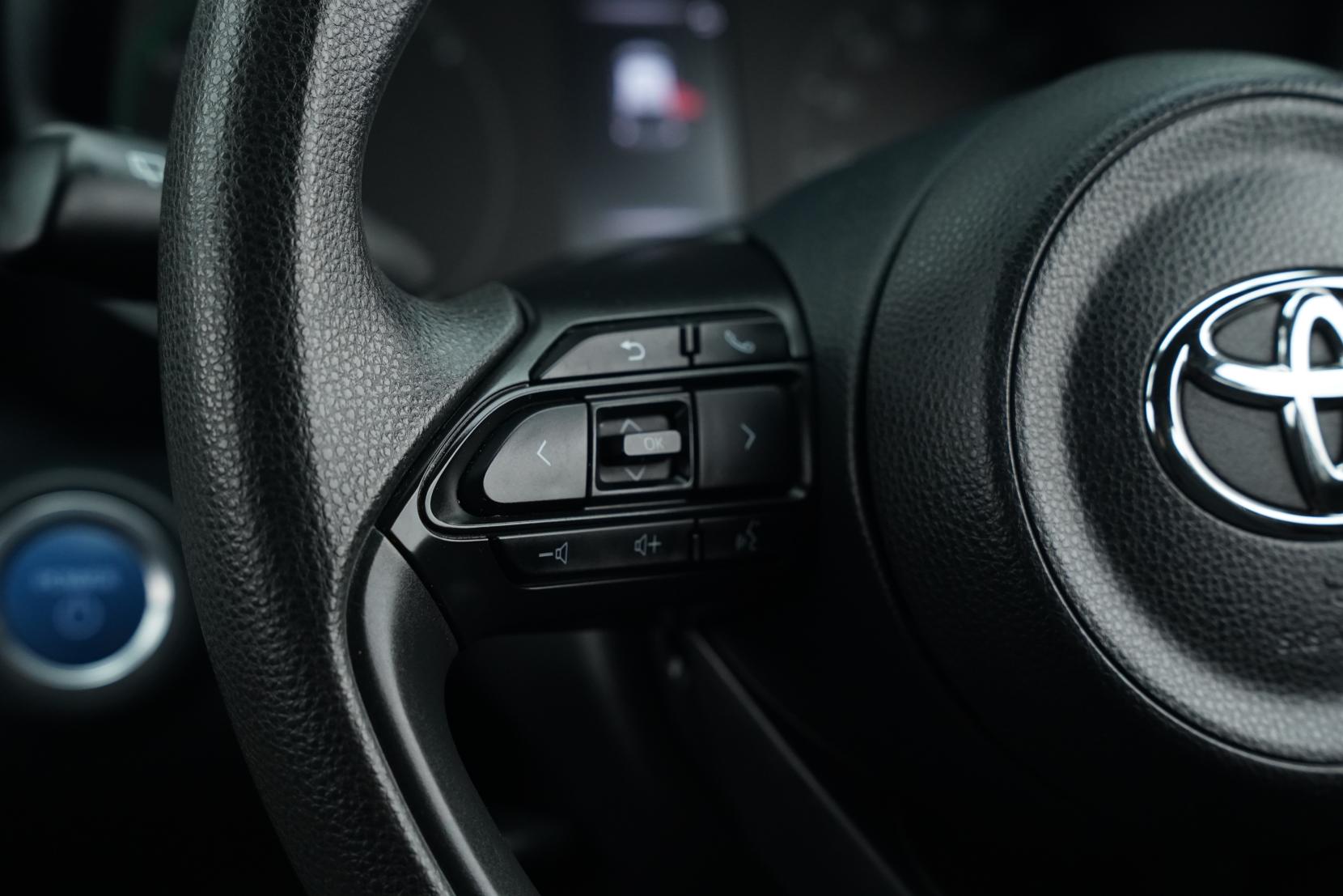 Toyota Yaris Hybrid X