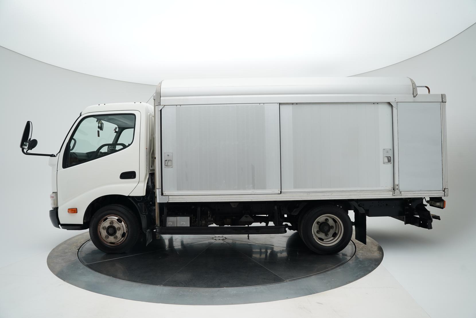 Hino Dutro  4.0 Bottle Truck