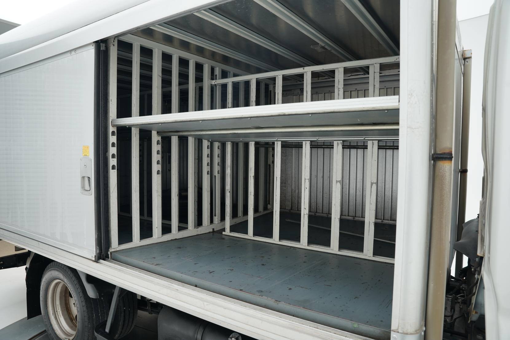 Hino Dutro  4.0 Bottle Truck