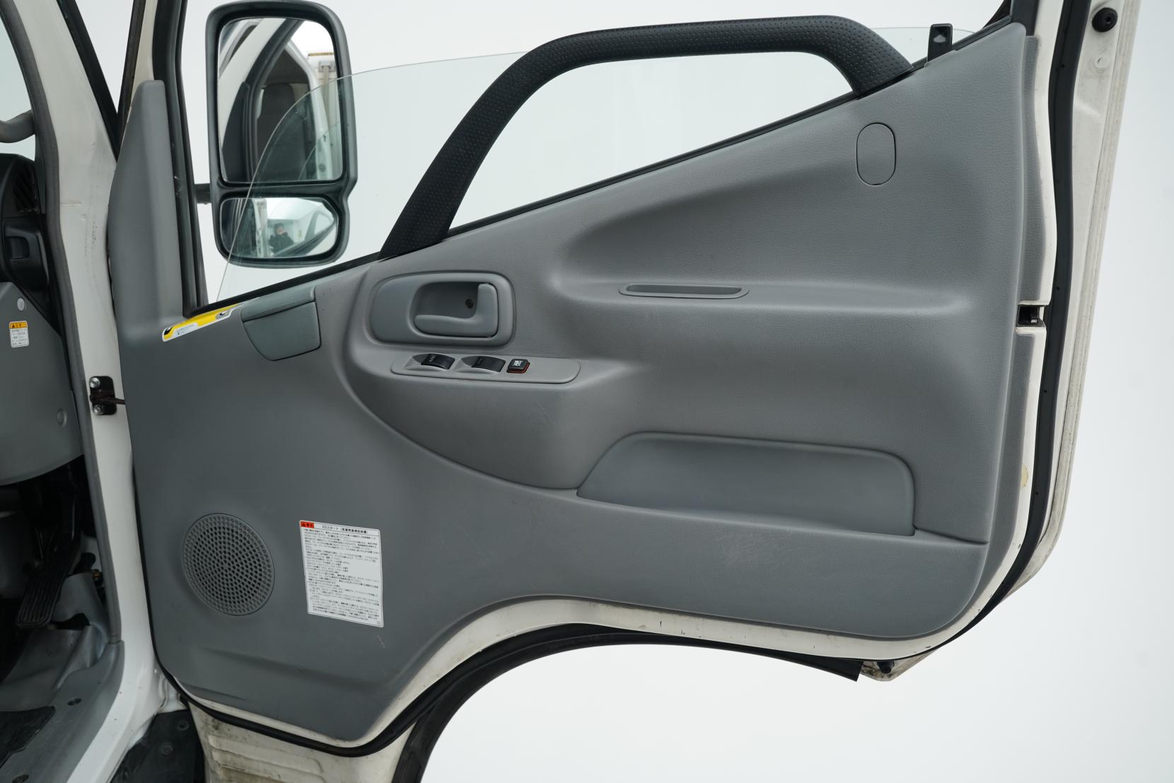 Hino Dutro  4.0 Bottle Truck