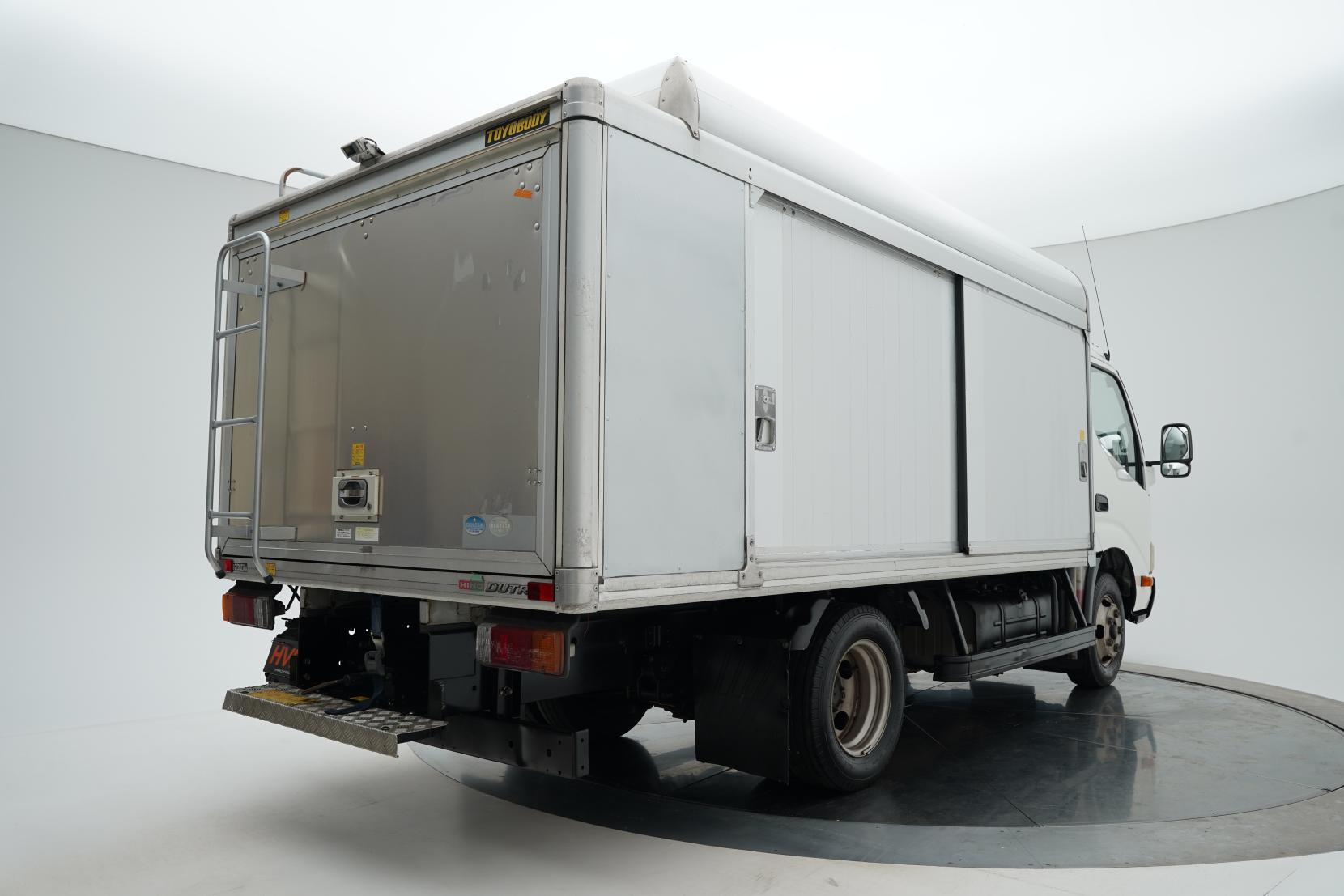 Hino Dutro  4.0 Bottle Truck
