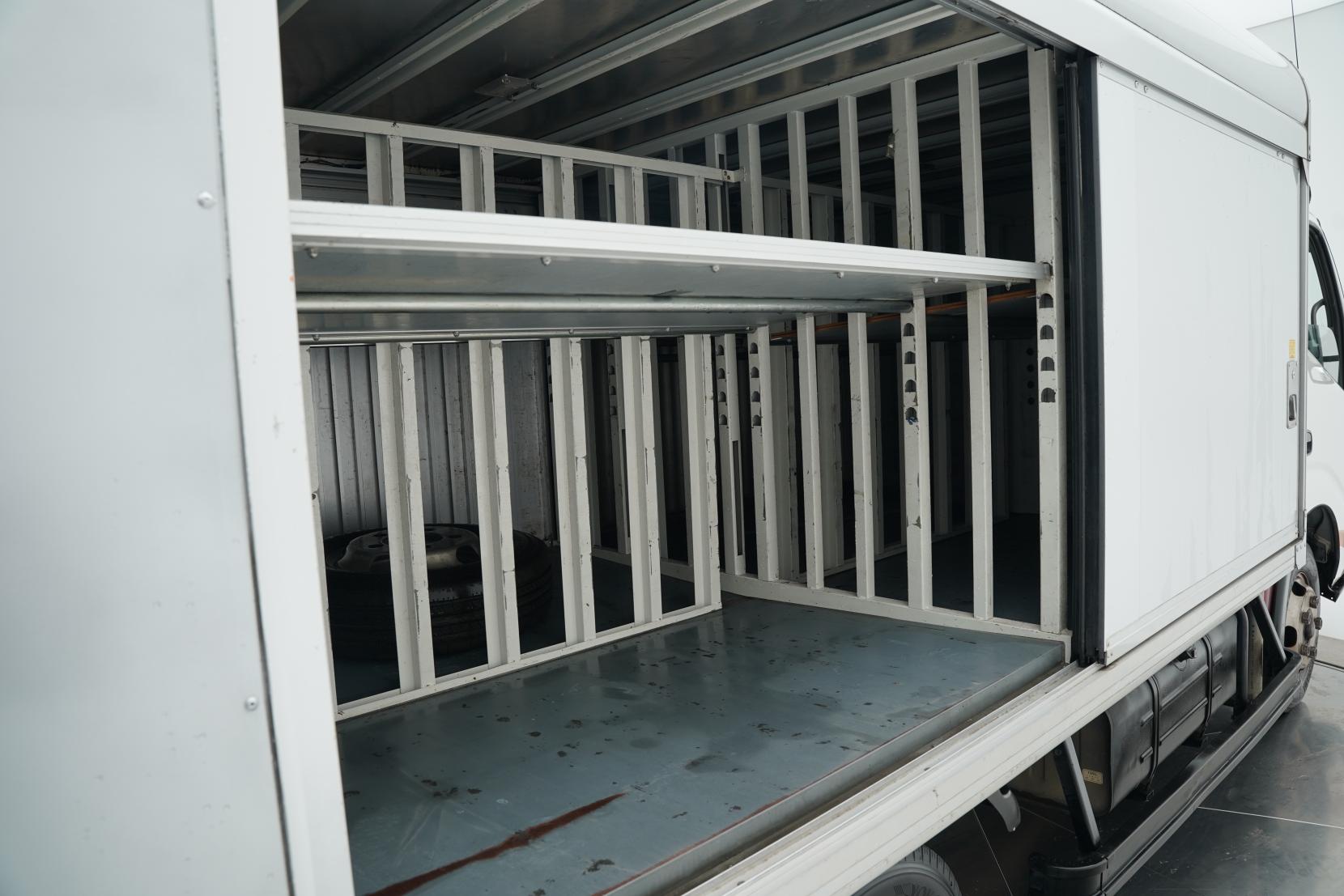 Hino Dutro  4.0 Bottle Truck