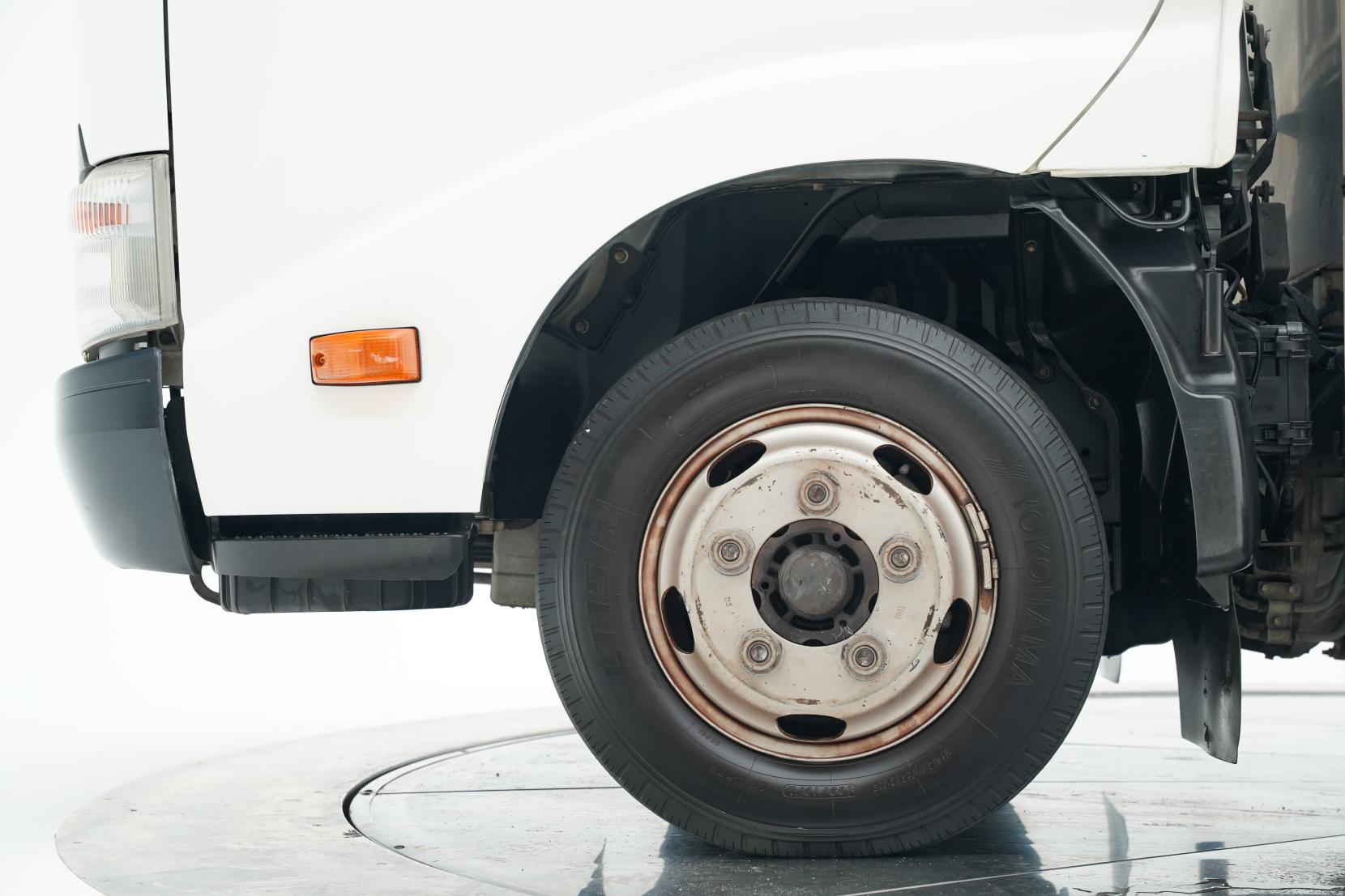 Hino Dutro  4.0 Bottle Truck