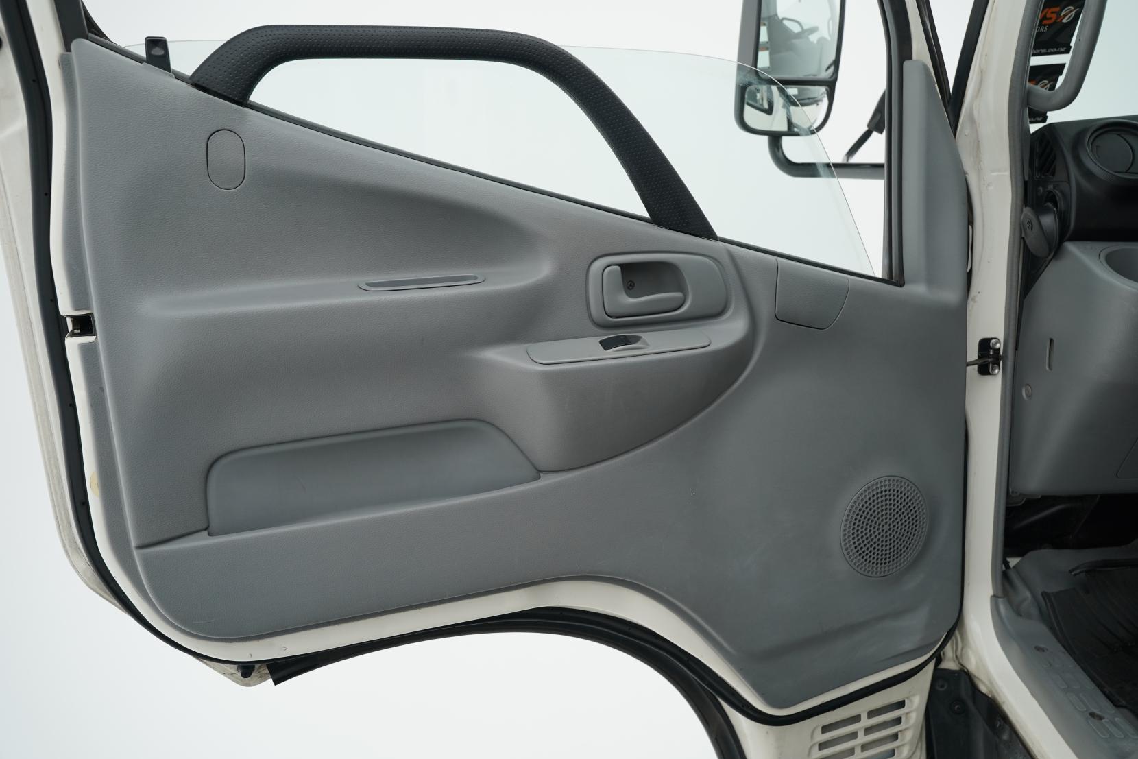 Hino Dutro  4.0 Bottle Truck