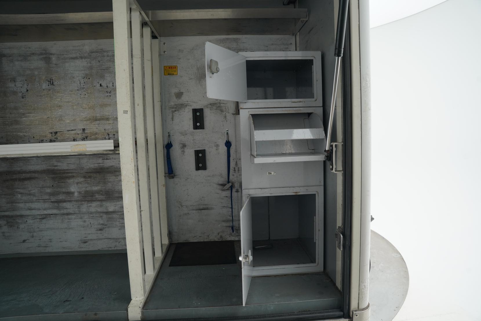 Hino Dutro  4.0 Bottle Truck