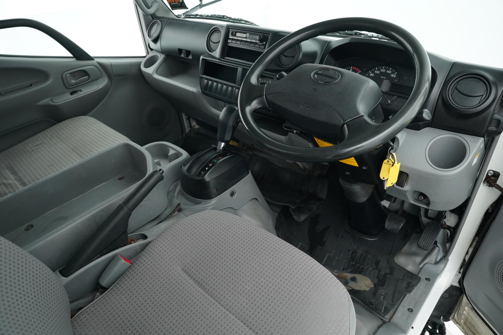 Hino Dutro  4.0 Bottle Truck