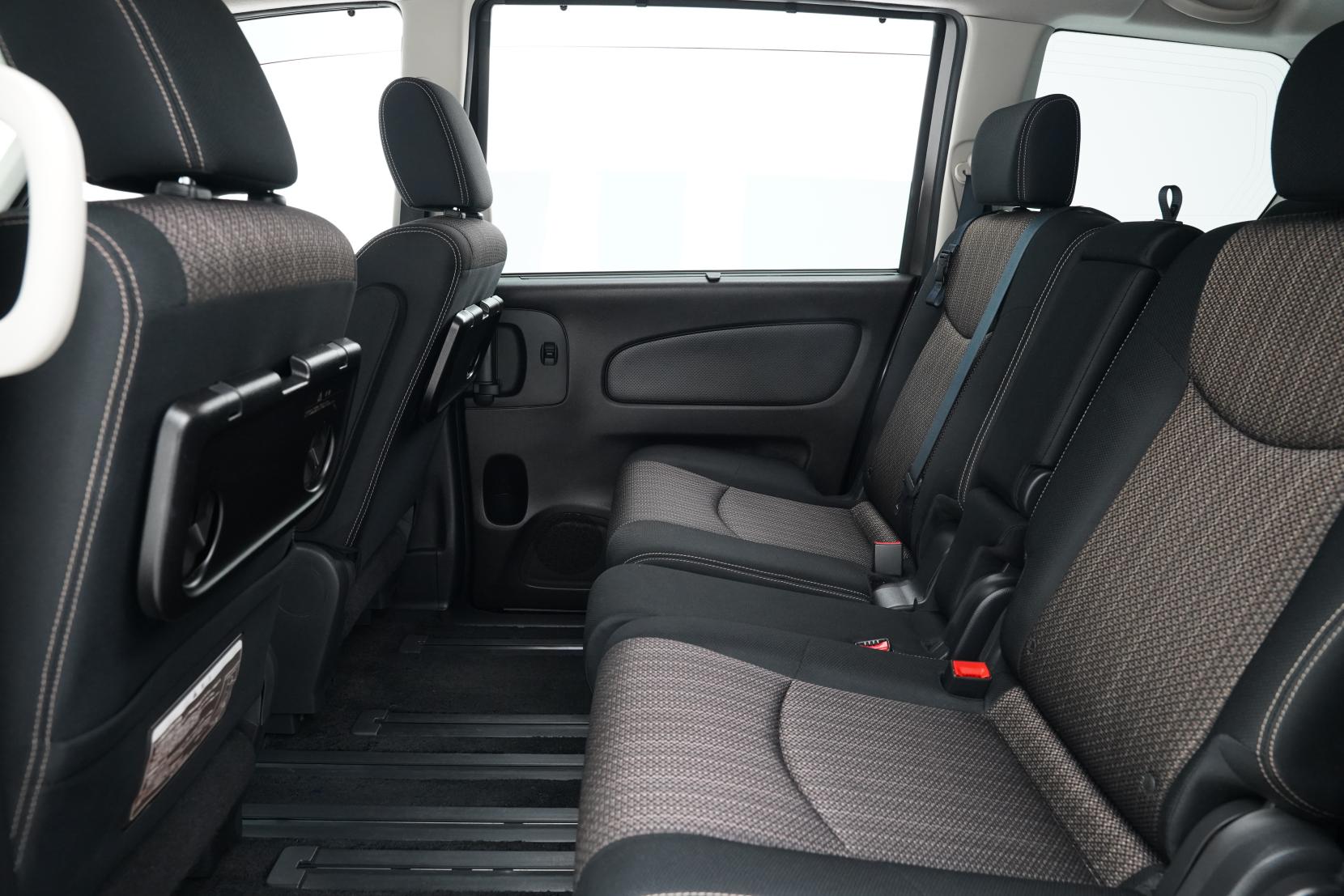 Nissan Serena (1991 – present) 2.0 Hybrid Highway Star V