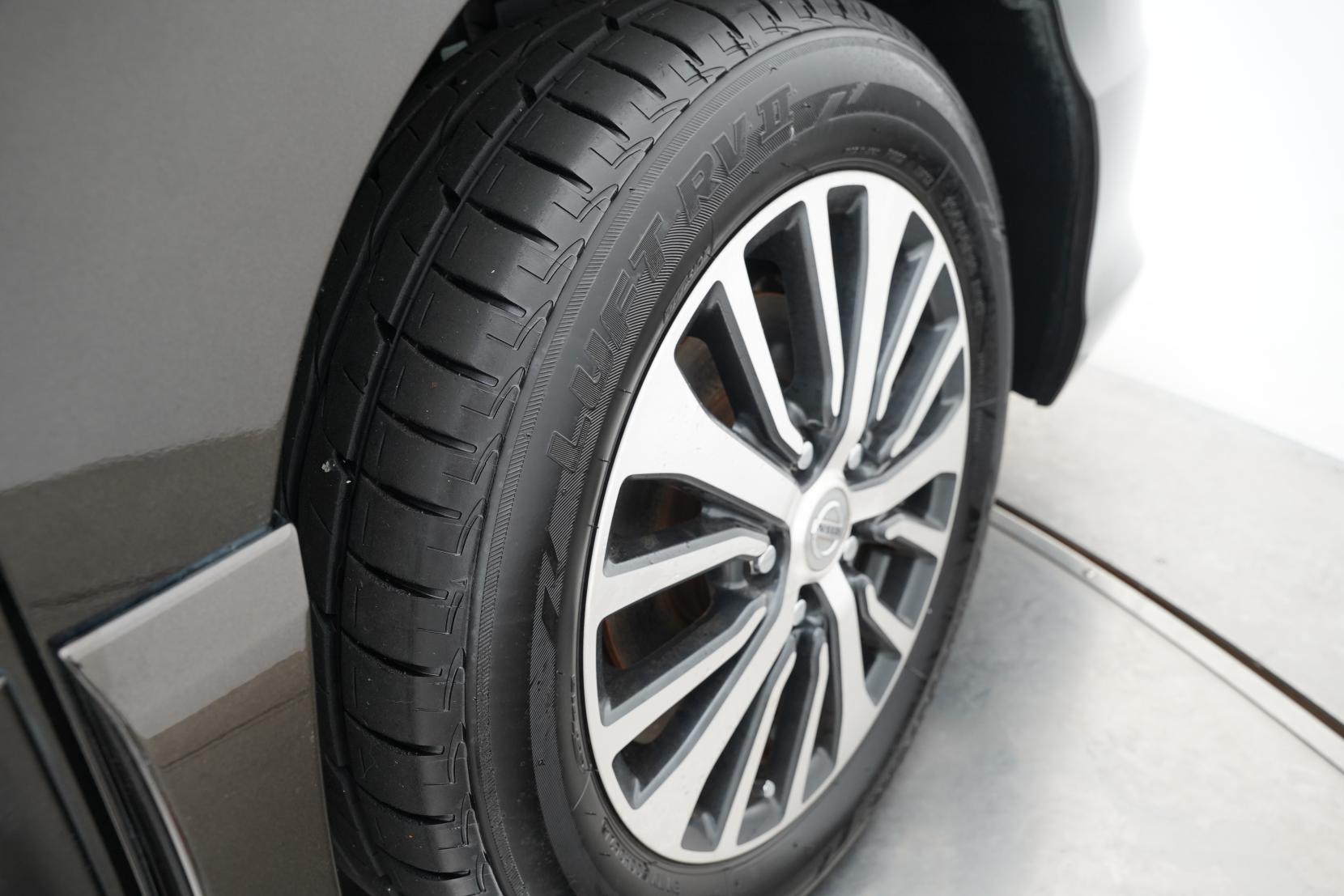 Nissan Serena (1991 – present) 2.0 Hybrid Highway Star V