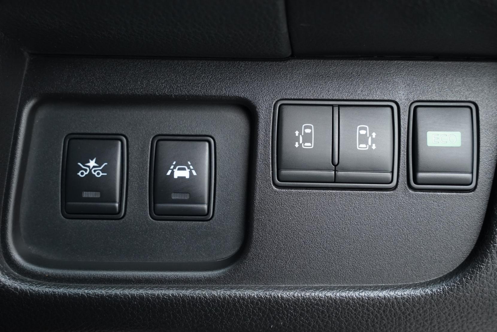 Nissan Serena (1991 – present) 2.0 Hybrid Highway Star V