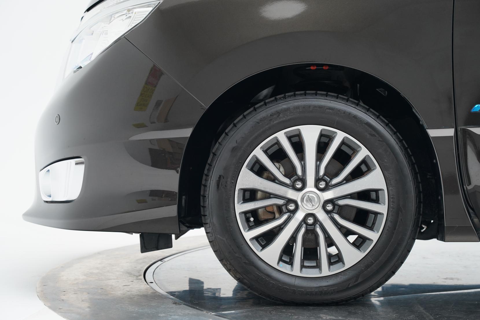 Nissan Serena (1991 – present) 2.0 Hybrid Highway Star V