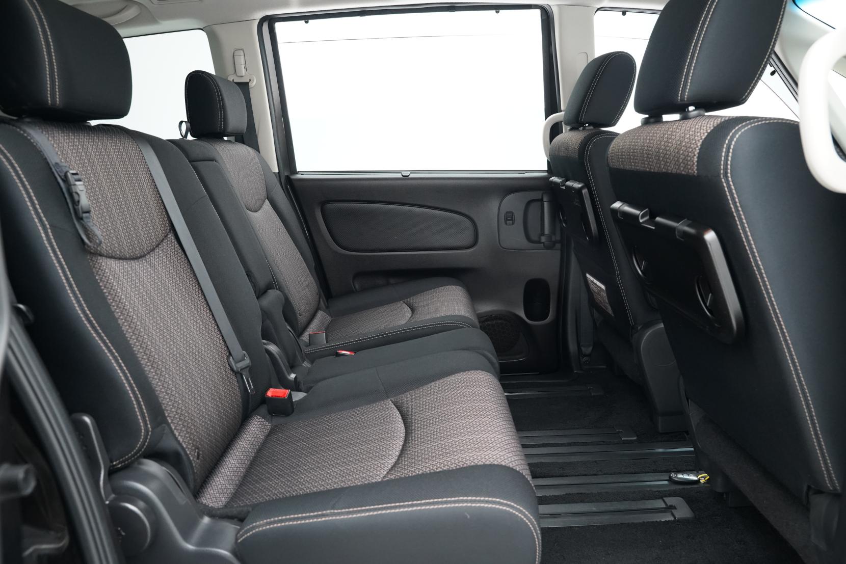 Nissan Serena (1991 – present) 2.0 Hybrid Highway Star V