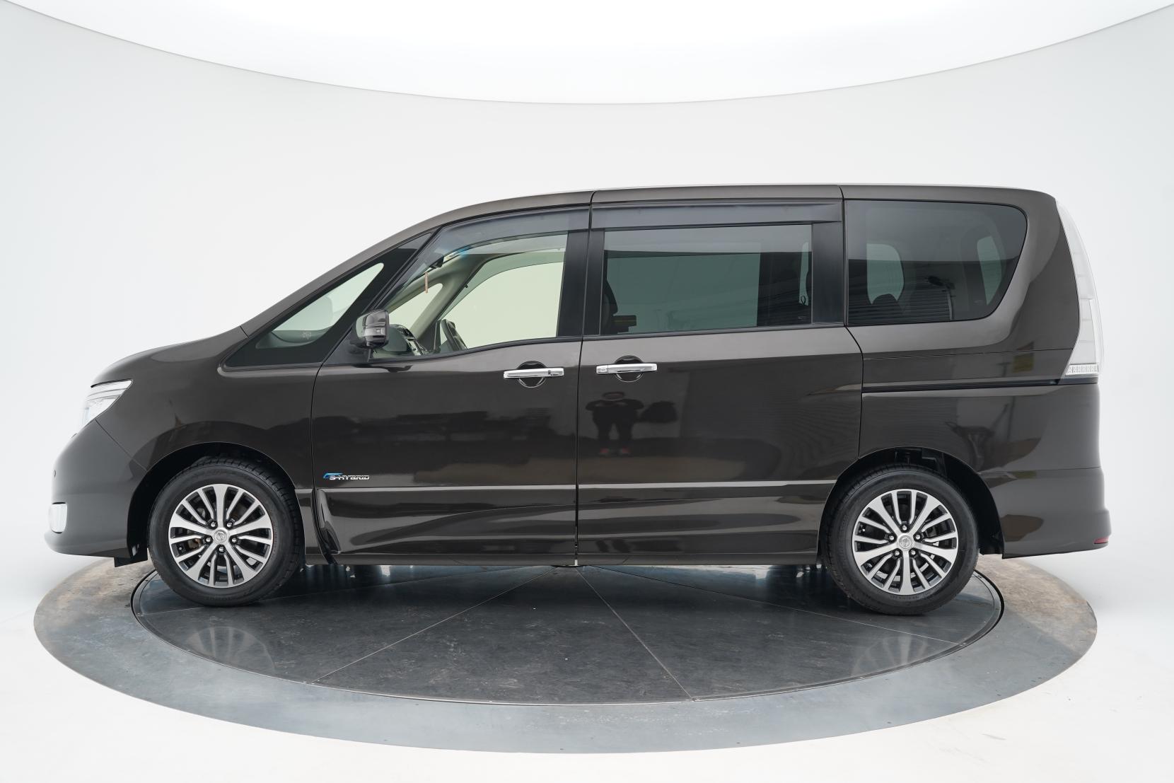 Nissan Serena (1991 – present) 2.0 Hybrid Highway Star V