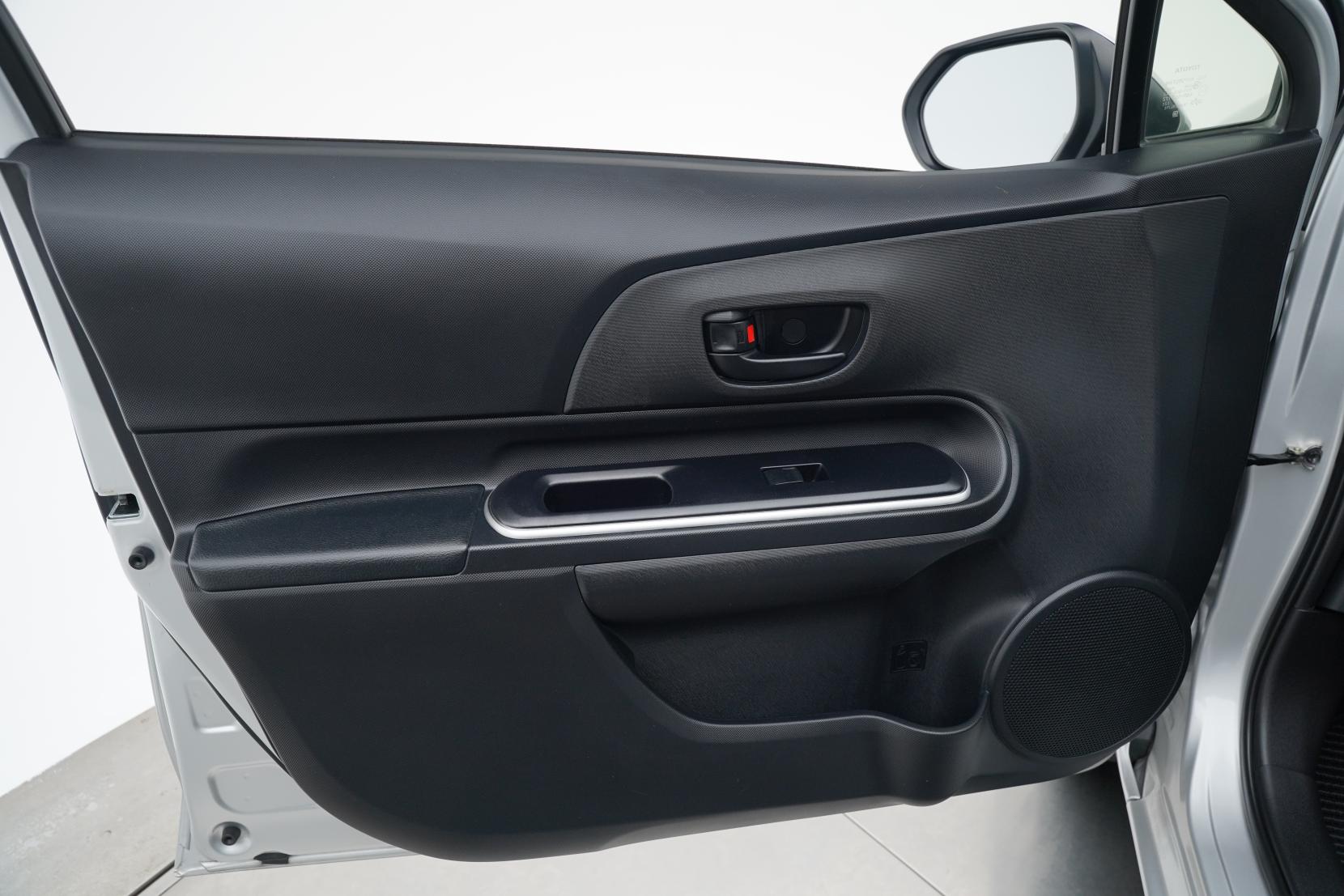 Toyota Aqua 1.5 Hybrid S