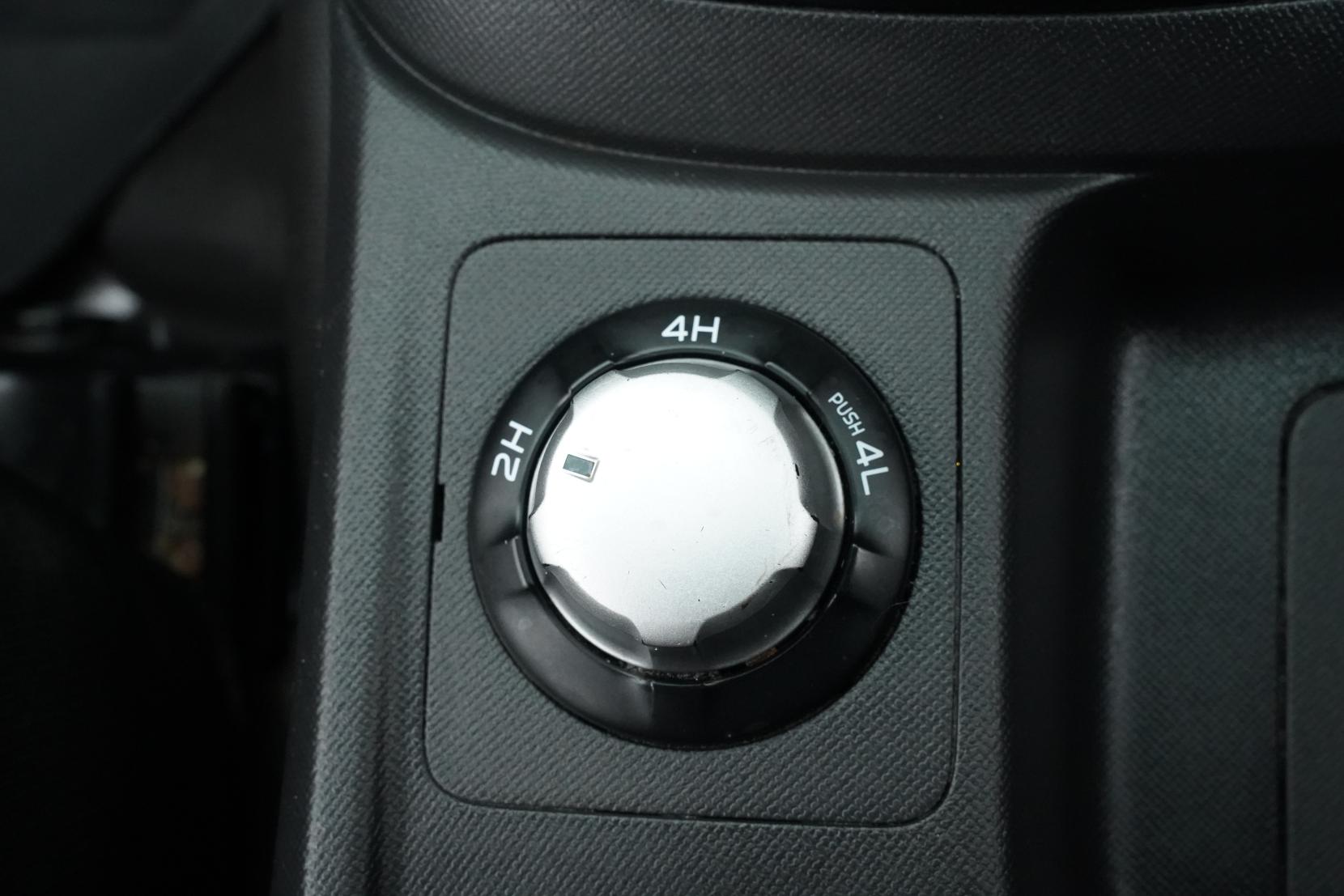 Isuzu D-Max 3.0 LX DC 3.0D/4WD/5MT