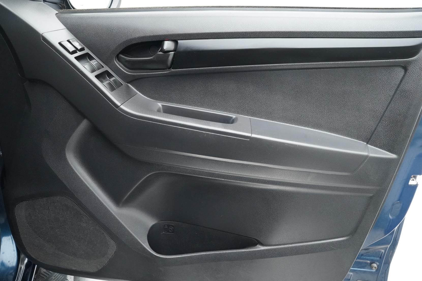 Isuzu D-Max 3.0 LX DC 3.0D/4WD/5MT