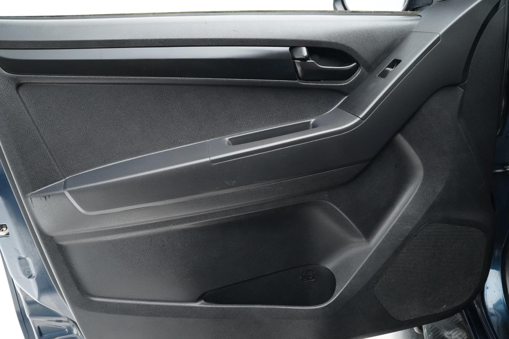 Isuzu D-Max 3.0 LX DC 3.0D/4WD/5MT