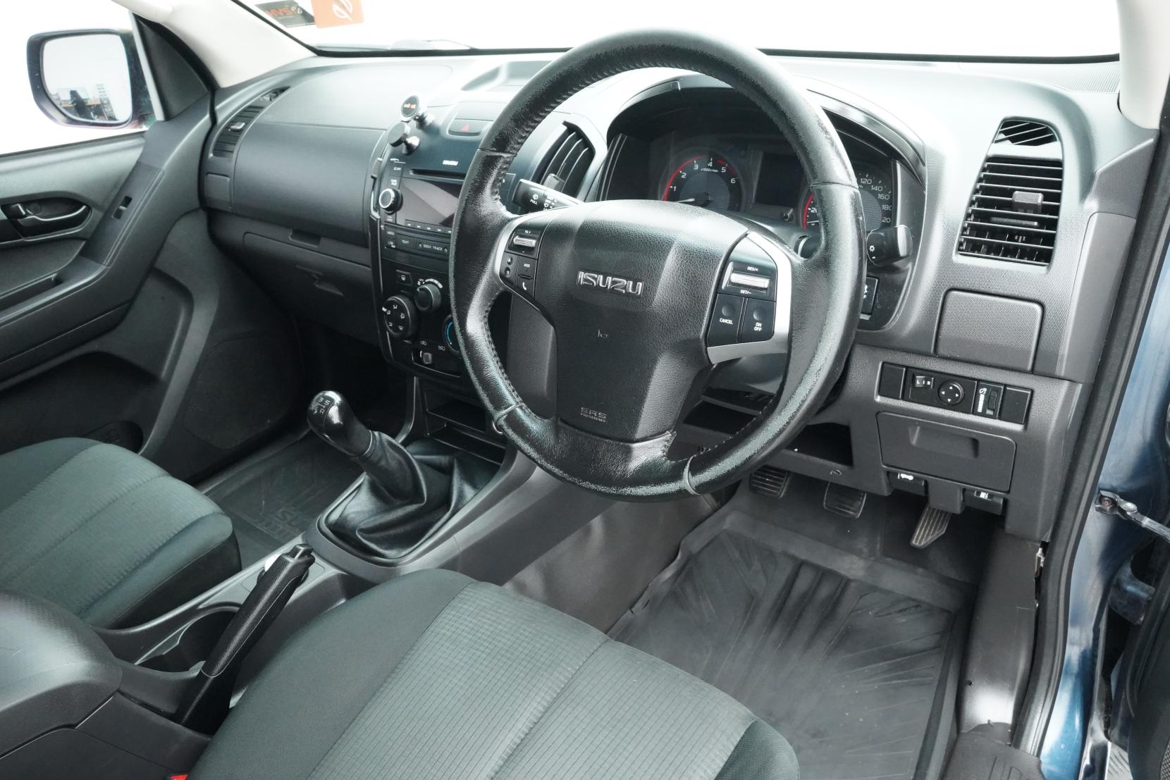 Isuzu D-Max 3.0 LX DC 3.0D/4WD/5MT