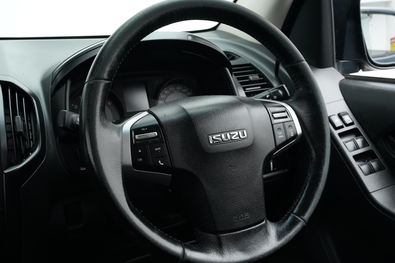 Isuzu D-Max 3.0 LX DC 3.0D/4WD/5MT