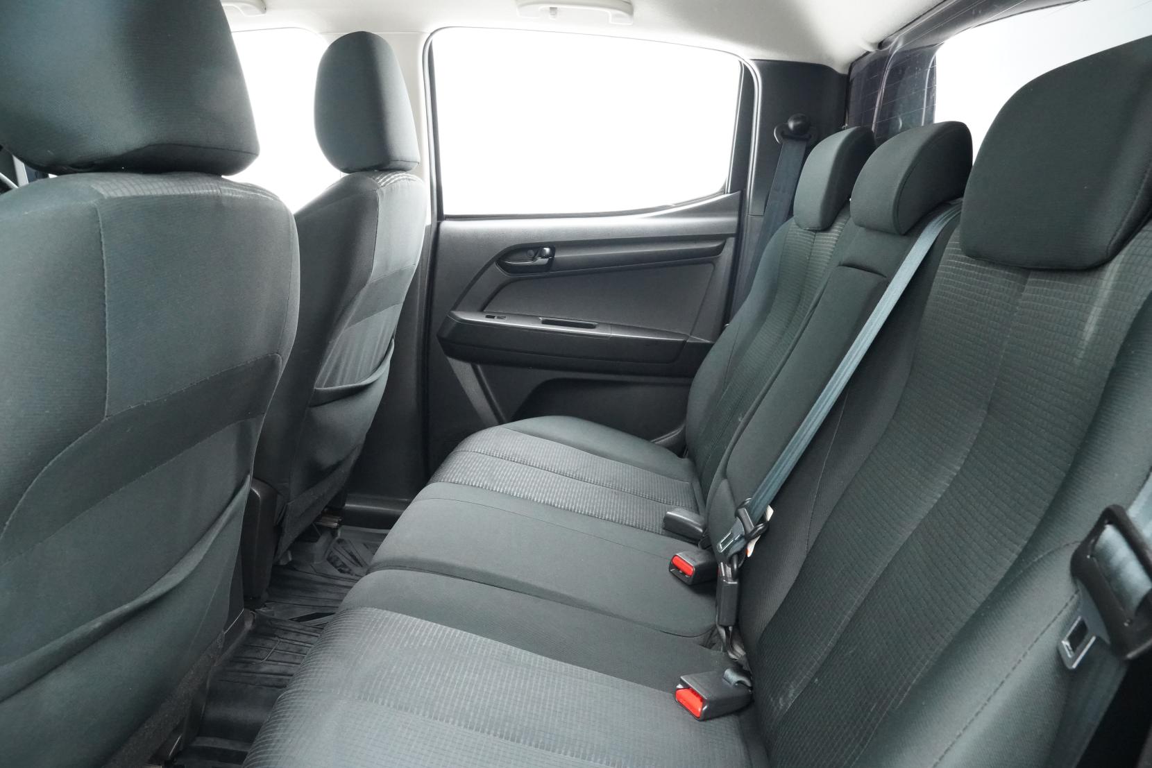 Isuzu D-Max 3.0 LX DC 3.0D/4WD/5MT