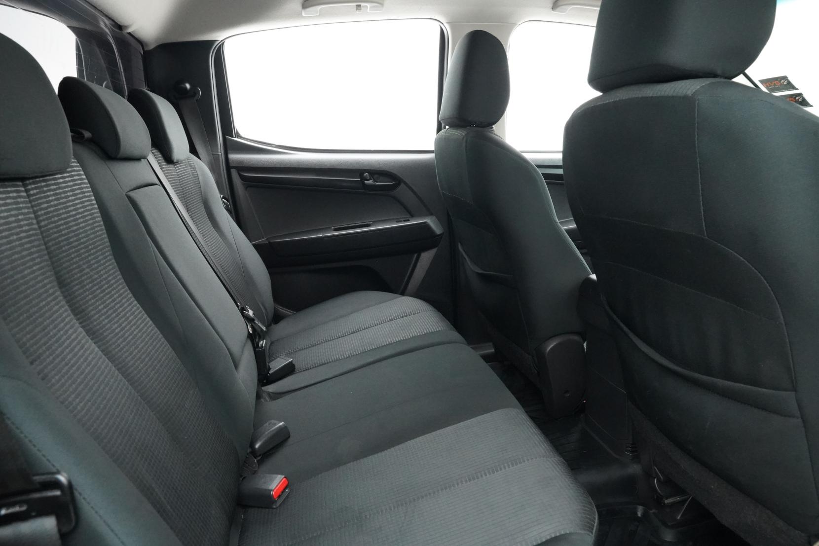 Isuzu D-Max 3.0 LX DC 3.0D/4WD/5MT