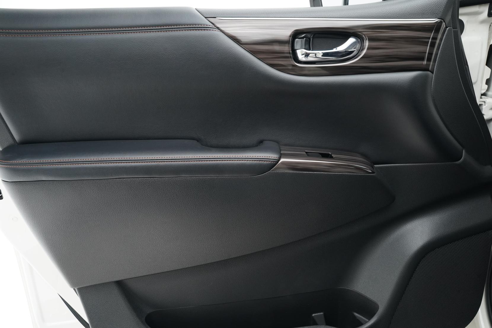 Nissan Elgrand 2.5 250 HIGHWAY STAR S URBAN CHROME