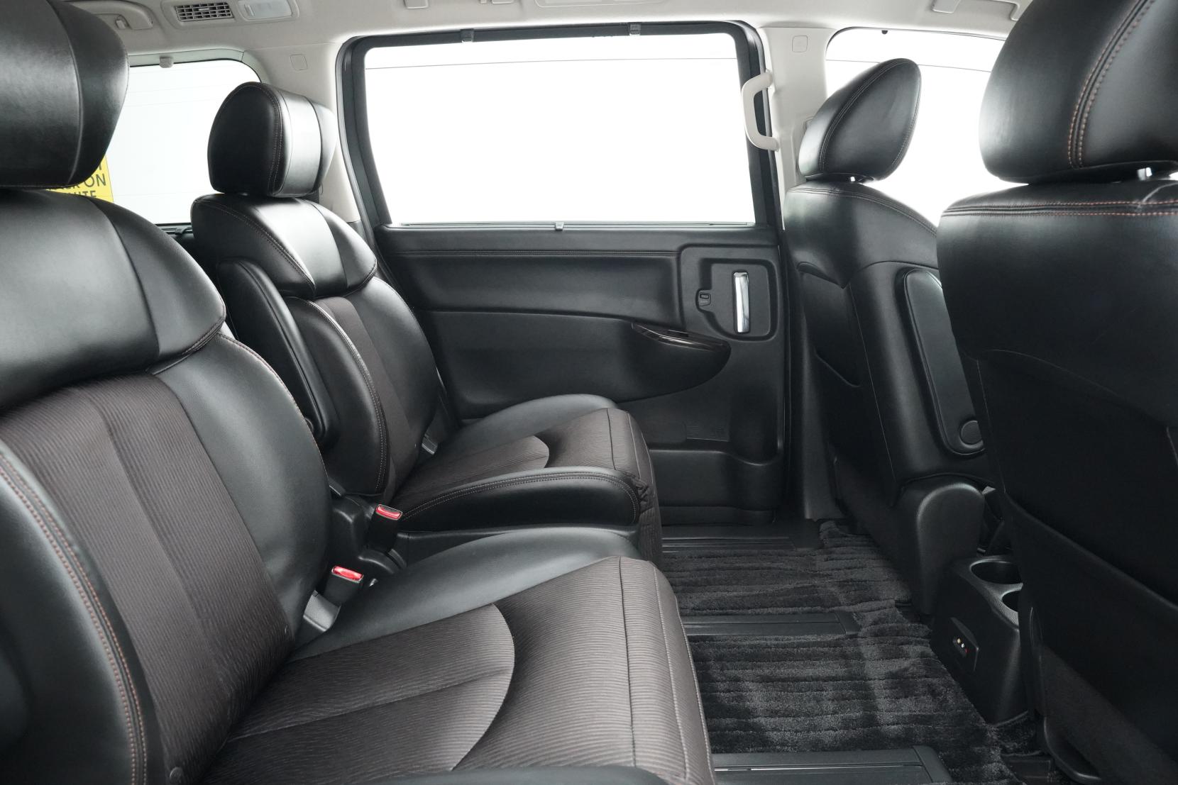 Nissan Elgrand 2.5 250 HIGHWAY STAR S URBAN CHROME