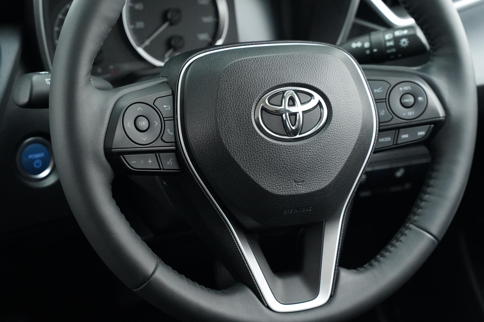 Toyota Corolla Touring Hybrid G-X
