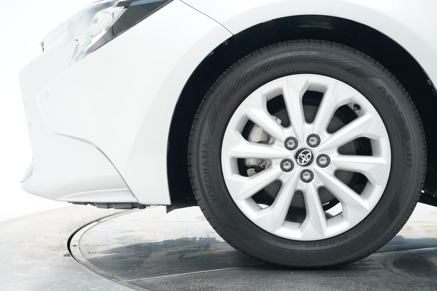 Toyota Corolla Touring Hybrid G-X