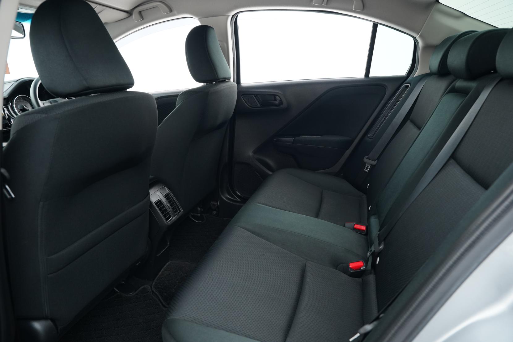 Honda Grace Hybrid DX