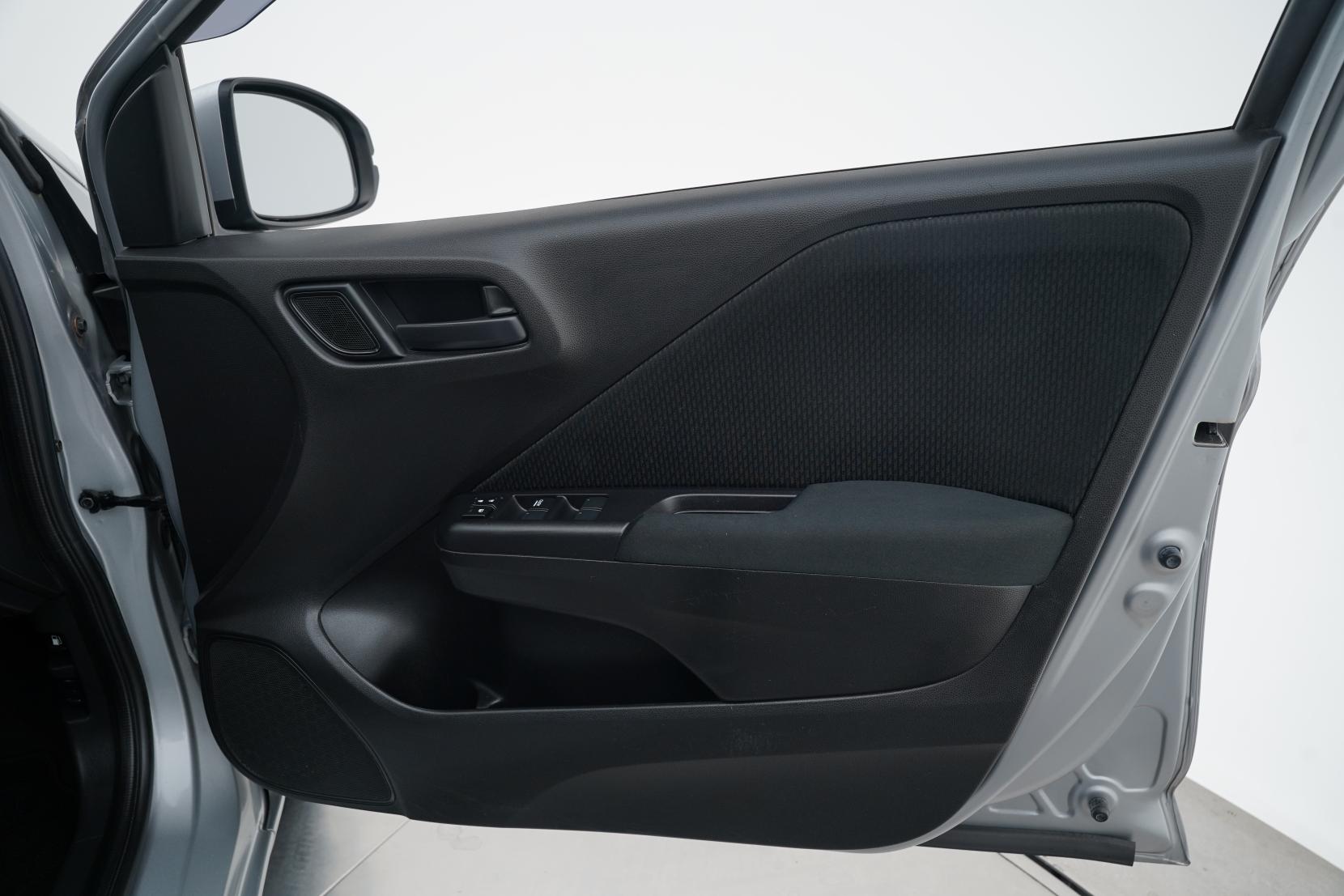 Honda Grace Hybrid DX
