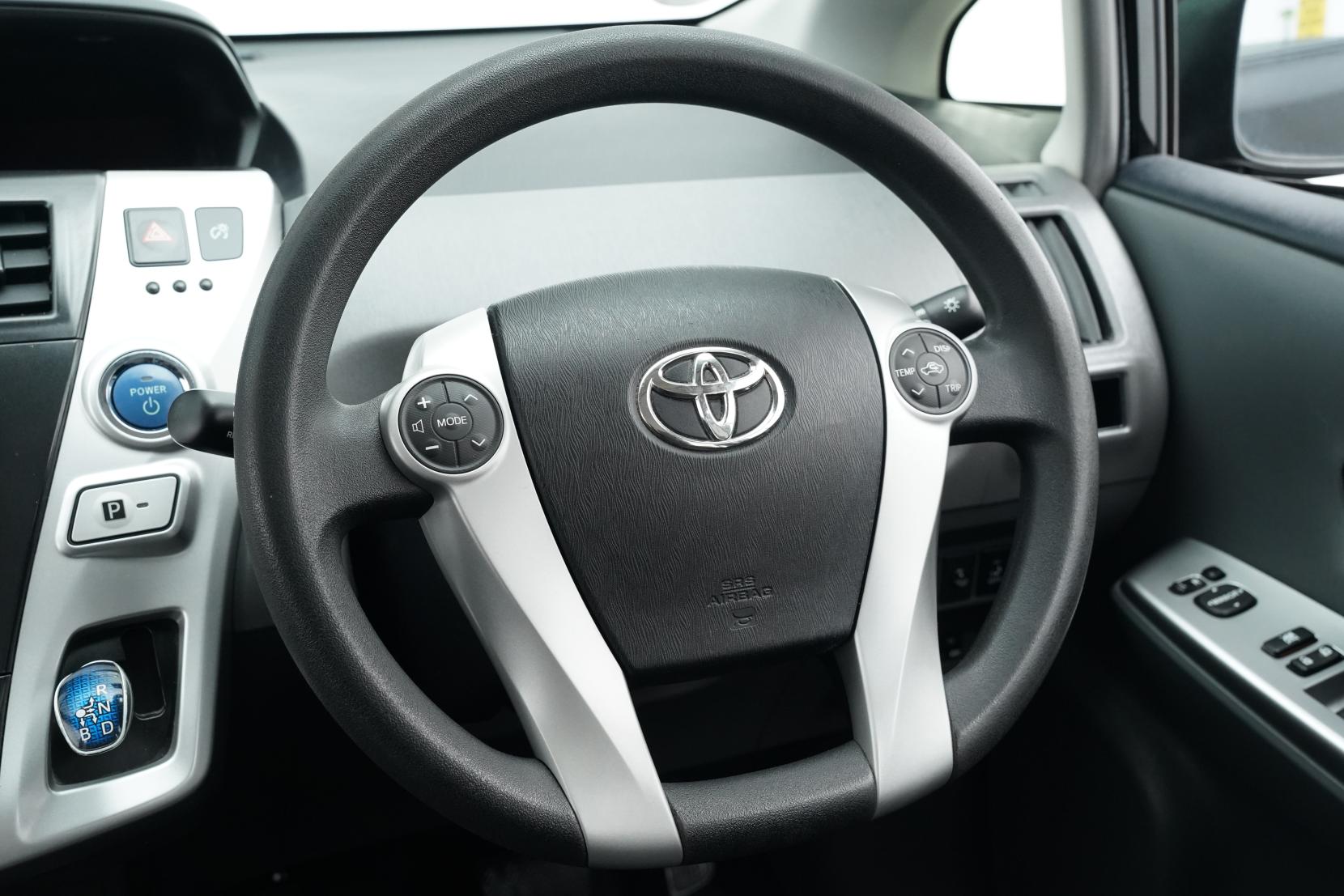 Toyota Prius Alpha S 5 Seater