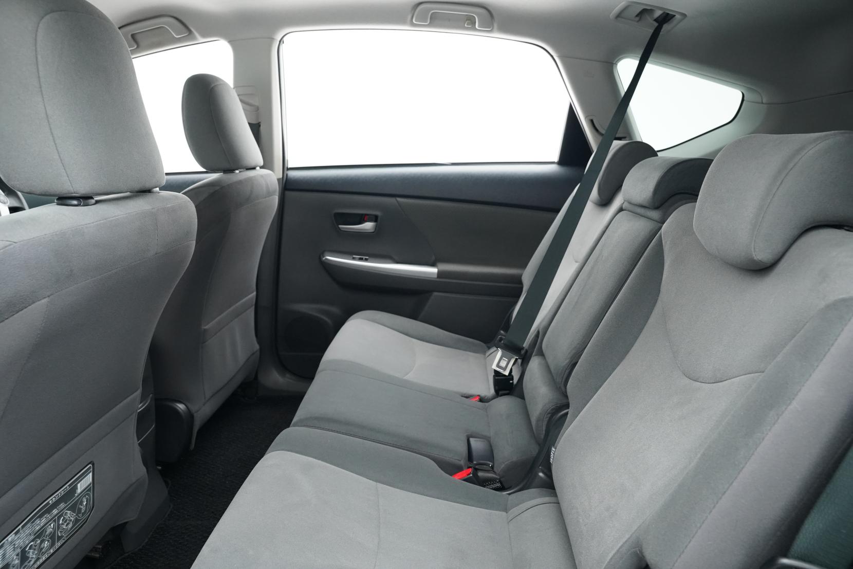 Toyota Prius Alpha S 5 Seater