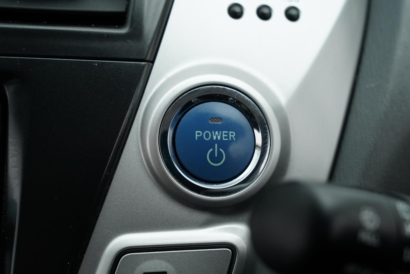 Toyota Prius Alpha S 5 Seater