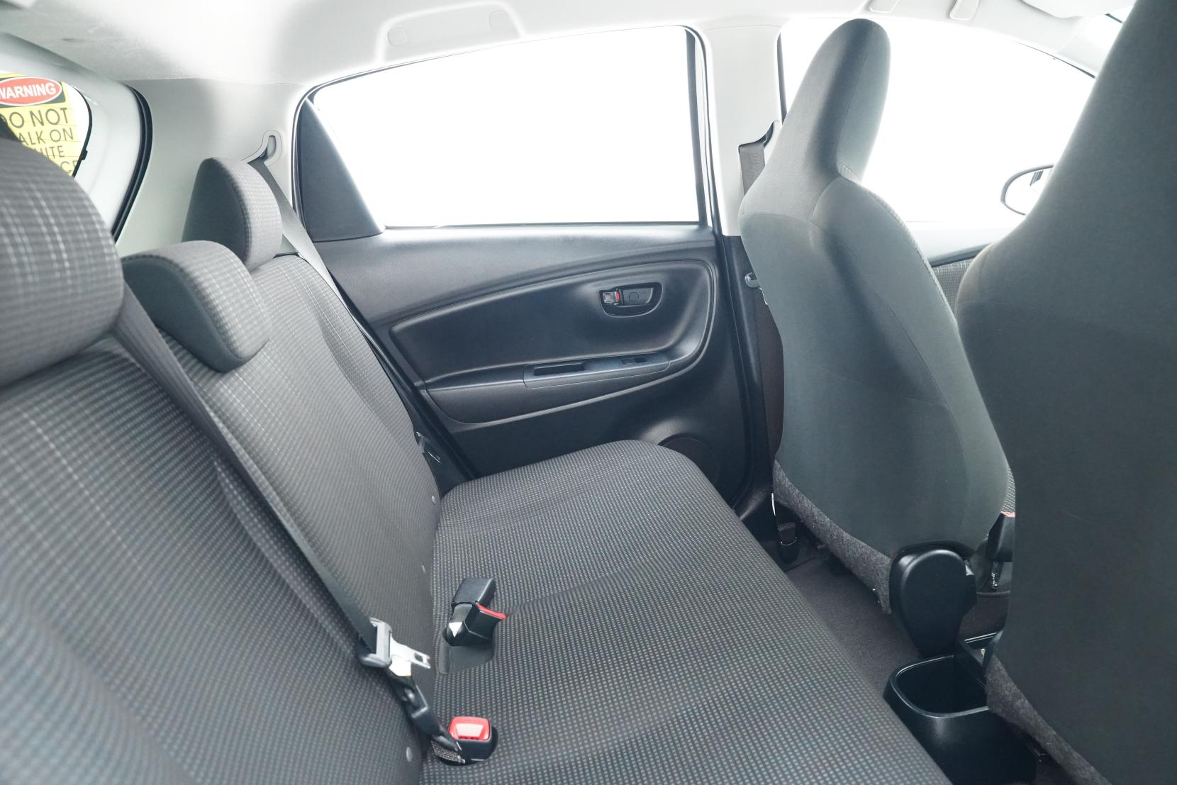Toyota Vitz 1.5 Hybrid F