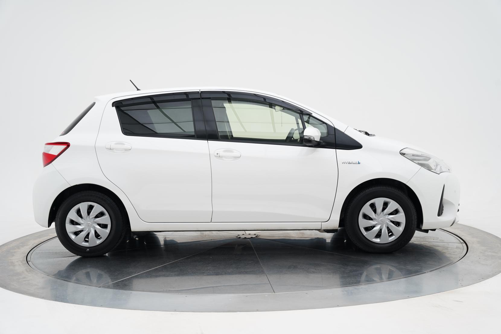 Toyota Vitz 1.5 Hybrid F